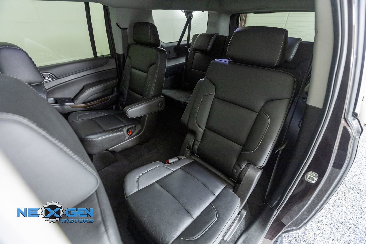 Used 2020 Chevrolet Suburban LT w/ Luxury Package image 34