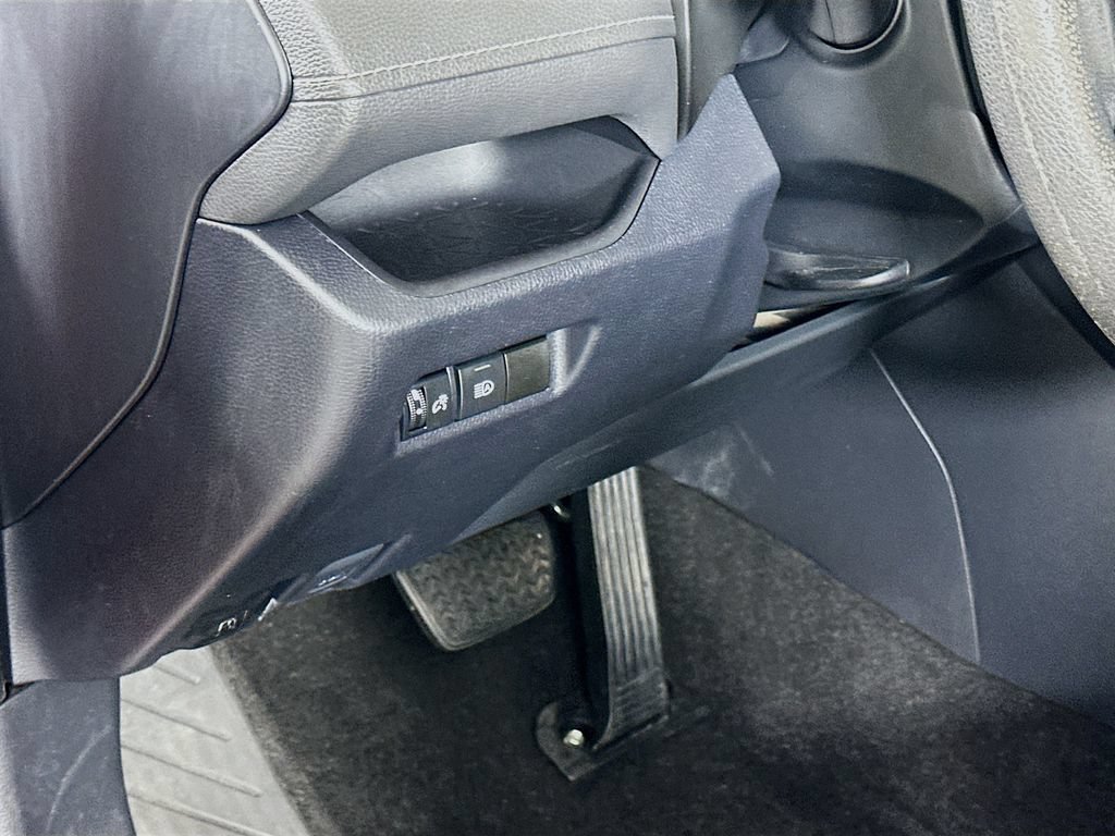 Used 2019 Toyota RAV4 LE FWD image 10