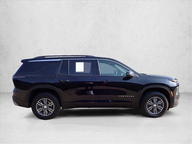 Used 2025 Chevrolet Traverse LT w/ Driver Confidence Package AWD/4WD image 5