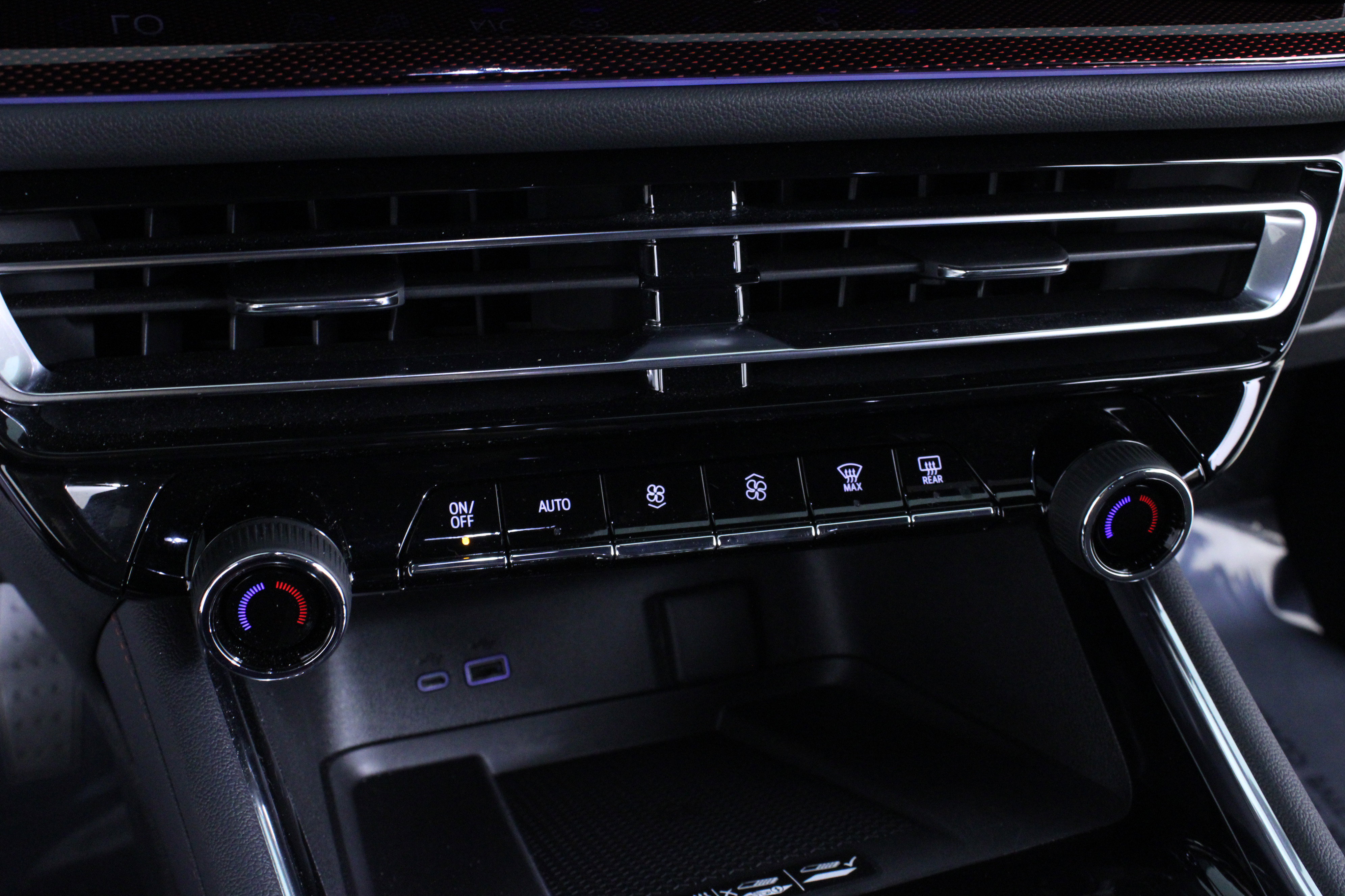 Used 2025 Chevrolet Traverse RS w/ LPO, Floor Liner Package image 31