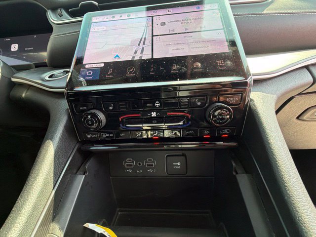 Used 2023 Jeep Grand Cherokee Limited AWD/4WD image 26