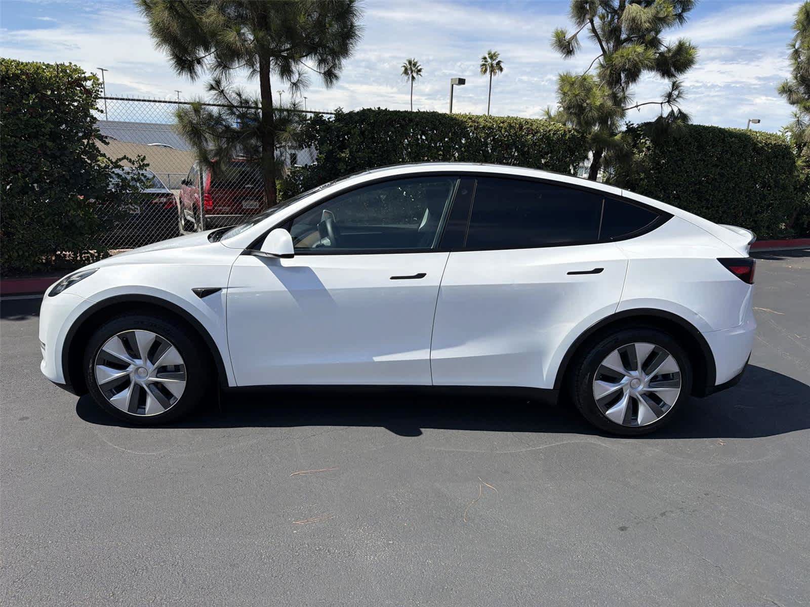 Used 2023 Tesla Model Y Long Range AWD/4WD image 3