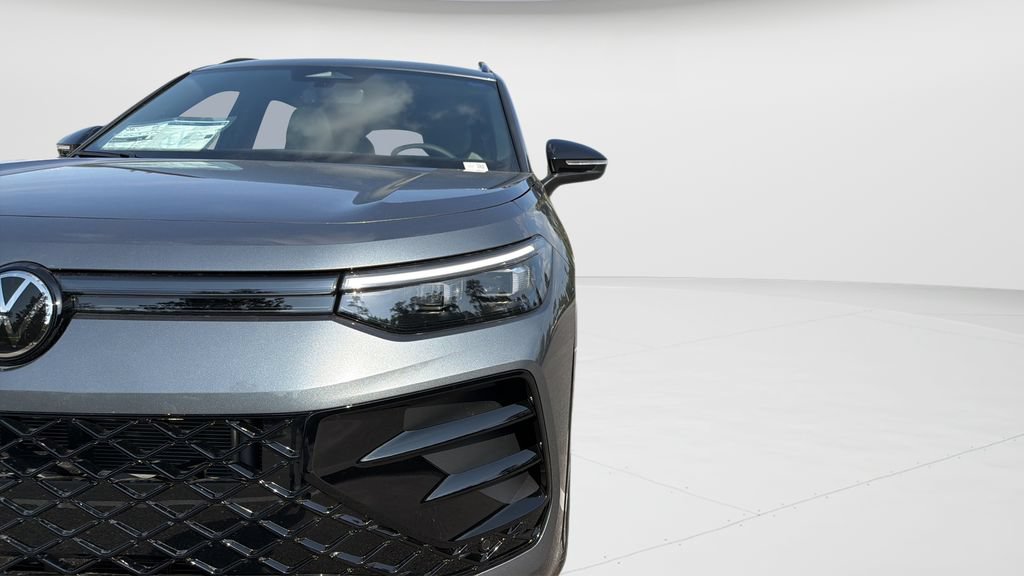New 2026 Volkswagen Tiguan SE R-Line FWD image 33