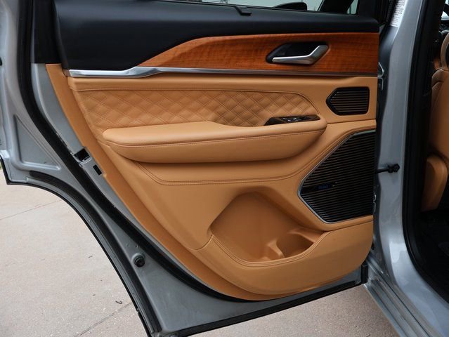 Used 2023 Jeep Grand Cherokee Summit image 22