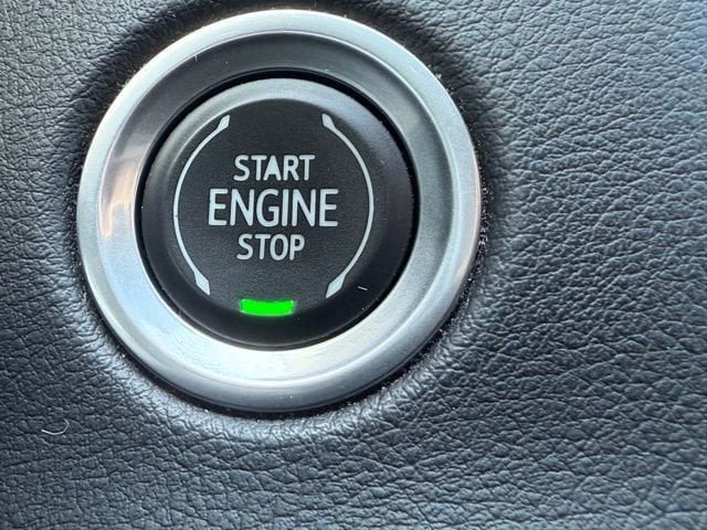 Used 2023 Cadillac XT4 Luxury w/ Cold Weather Package FWD image 23