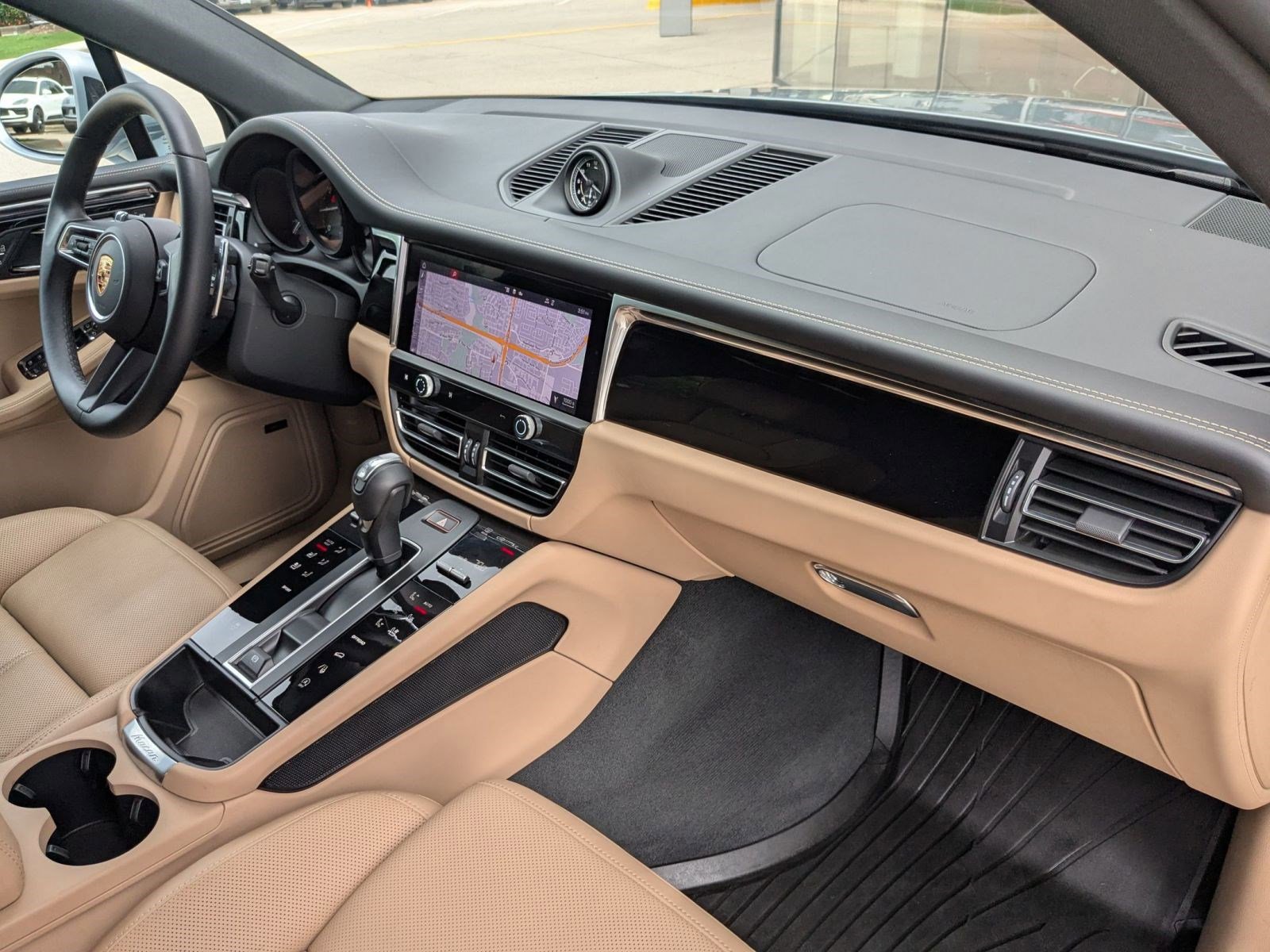 Certified 2026 Porsche Macan AWD/4WD image 25