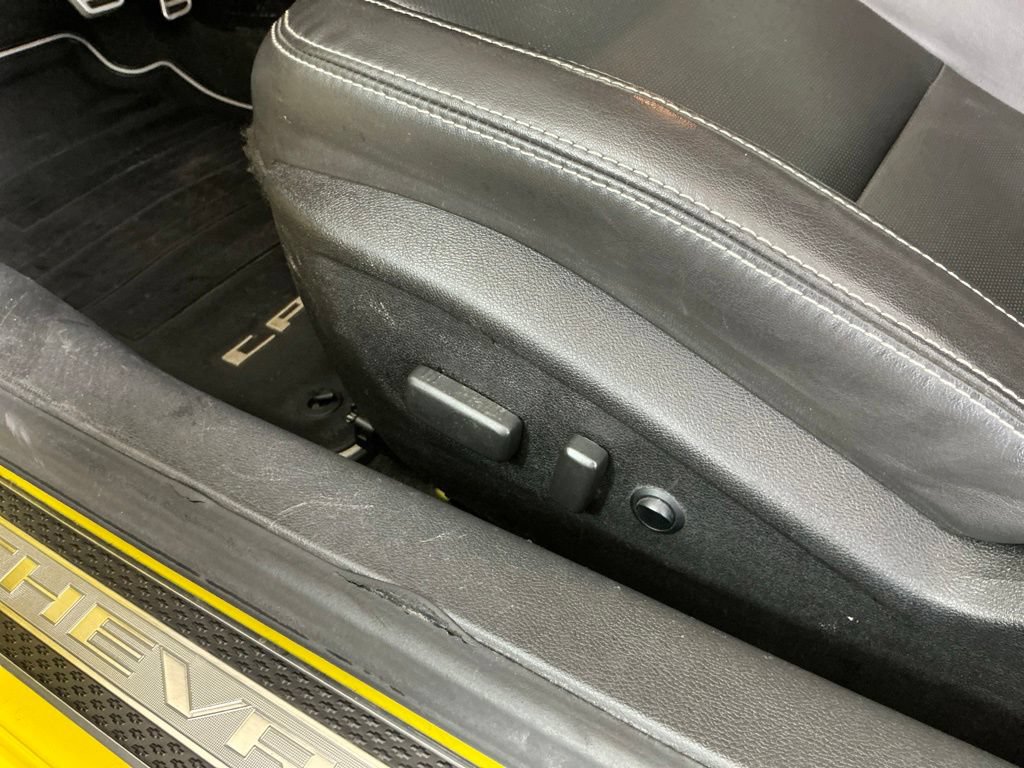 Used 2015 Chevrolet Camaro SS RWD image 18