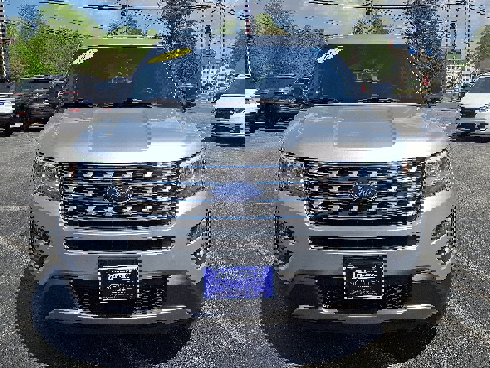 Used 2017 Ford Explorer XLT w/ Equipment Group 201A image 2