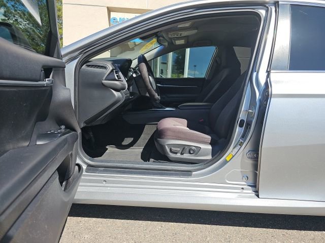Used 2020 Toyota Camry LE FWD image 9