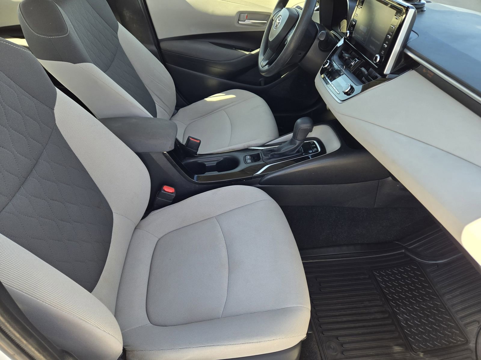 Used 2020 Toyota Corolla LE image 17