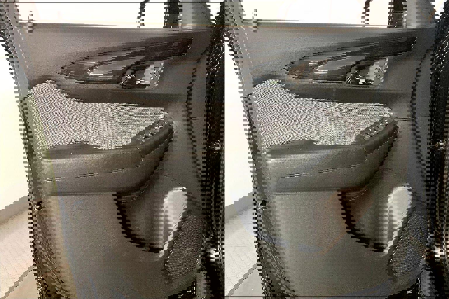 Used 2025 Chevrolet TrailBlazer LT FWD image 24