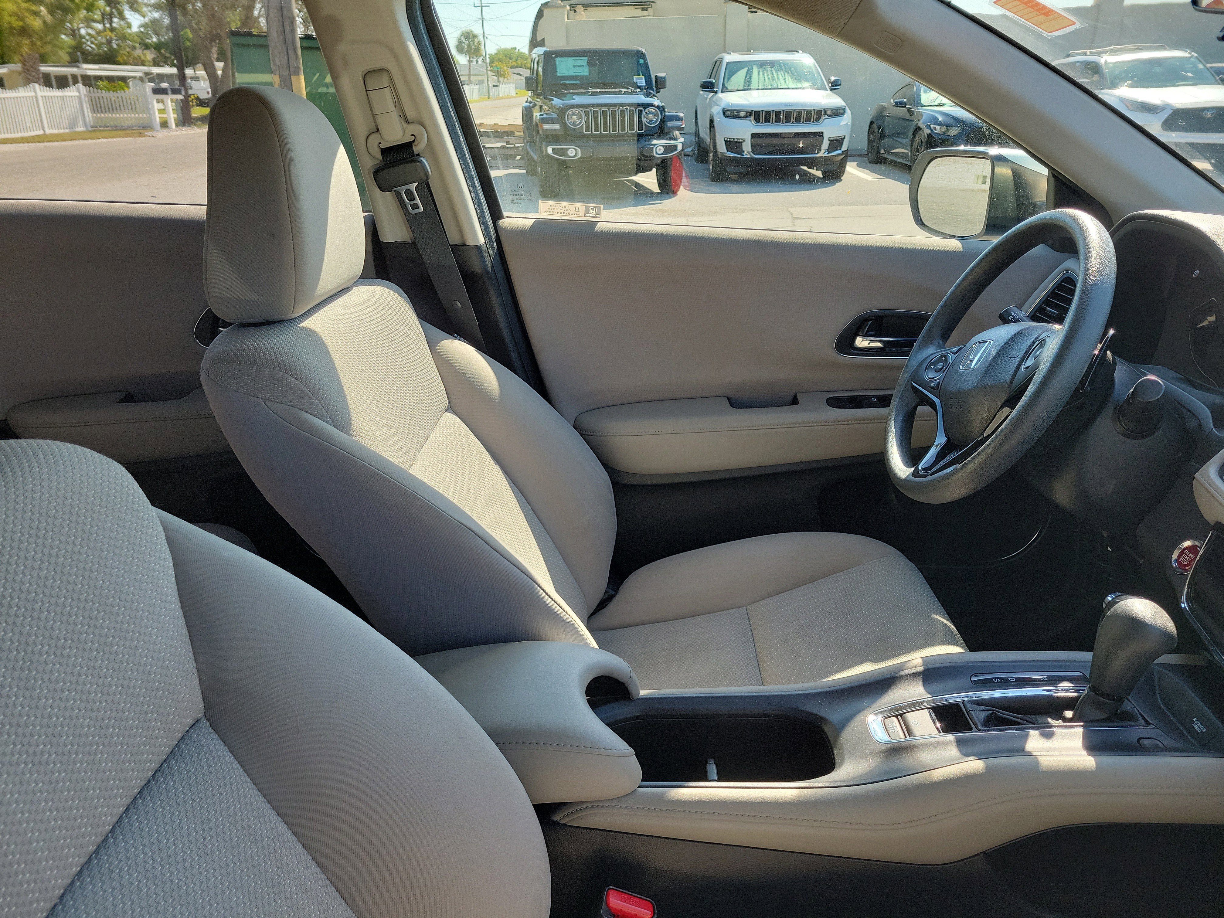 Used 2018 Honda HR-V EX image 8