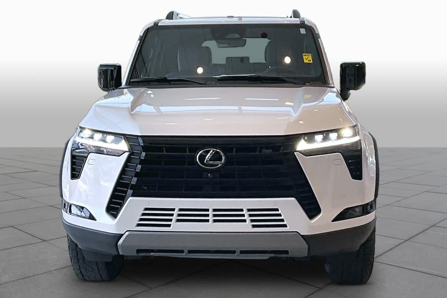 Used 2024 Lexus GX 550 AWD/4WD image 3