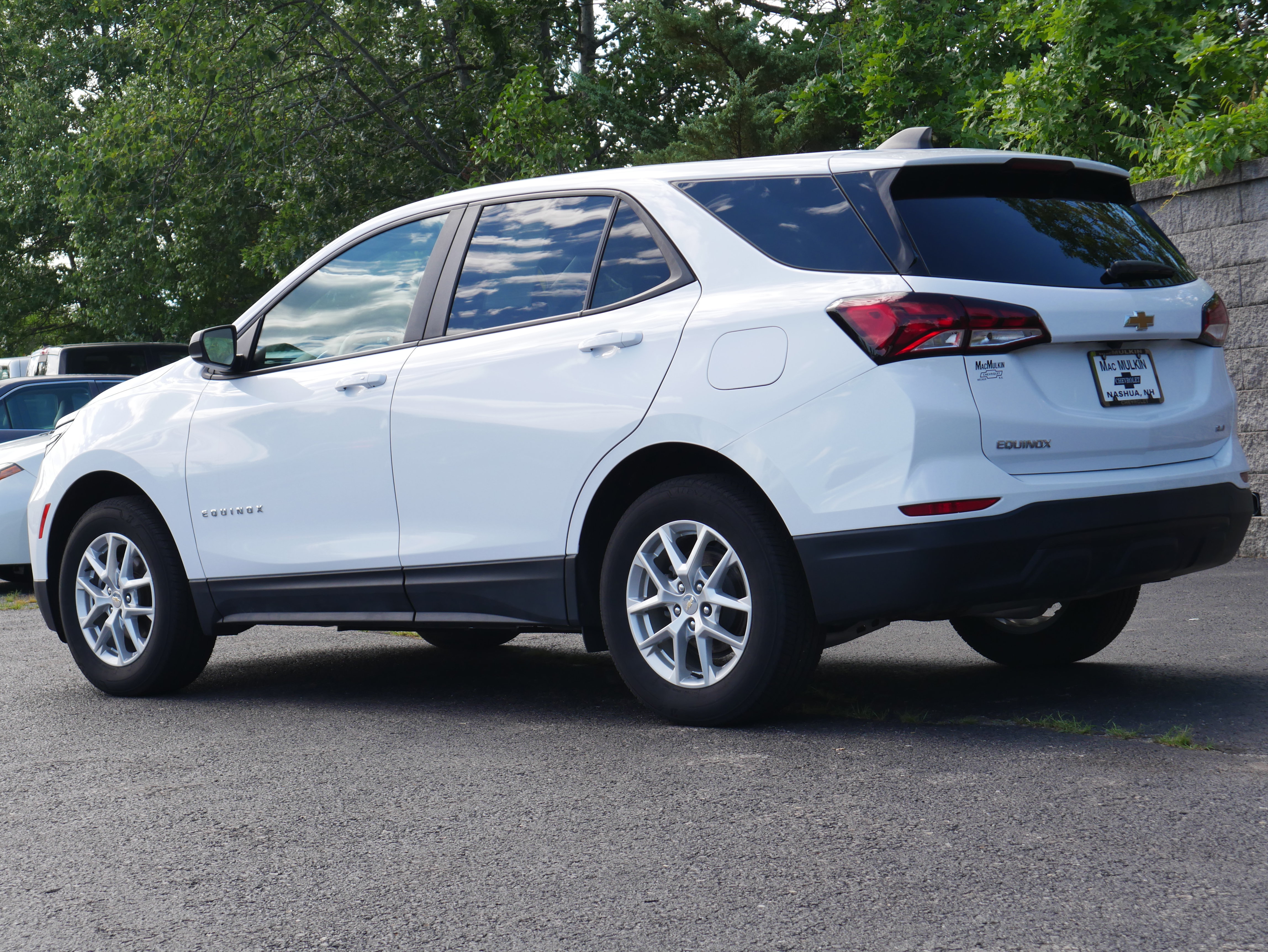 Certified 2024 Chevrolet Equinox LS w/ LS Convenience Package AWD/4WD image 4