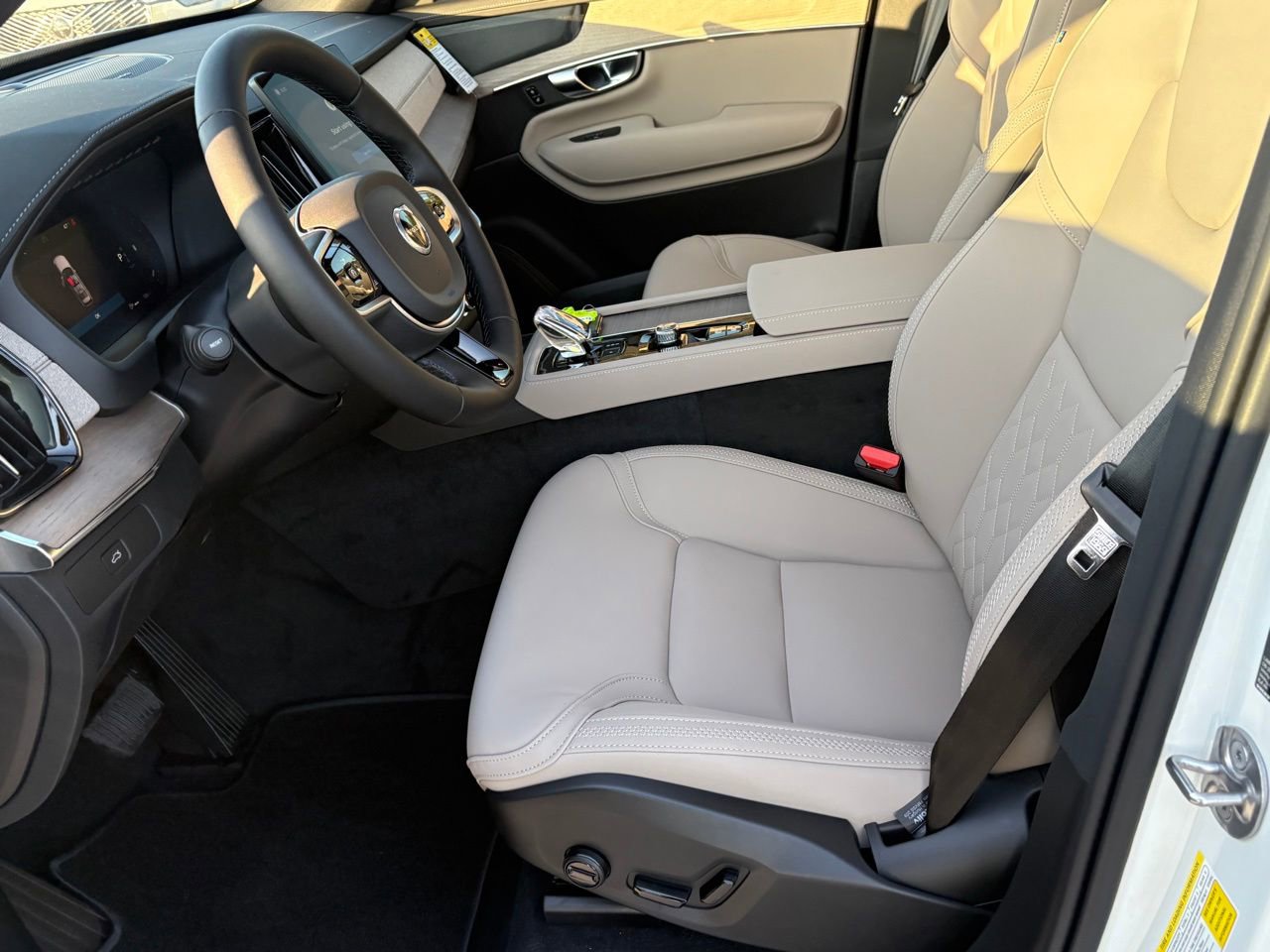 New 2026 Volvo XC90 B6 Plus image 17