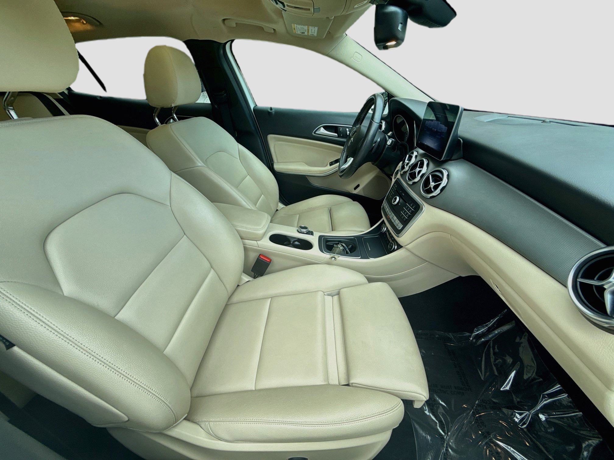 Used 2020 Mercedes-Benz GLA 250 4MATIC w/ Premium Package image 31