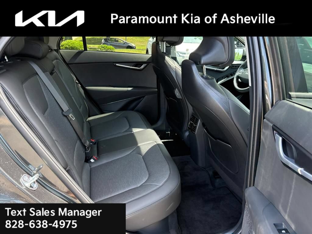 Certified 2025 Kia Niro FWD image 22