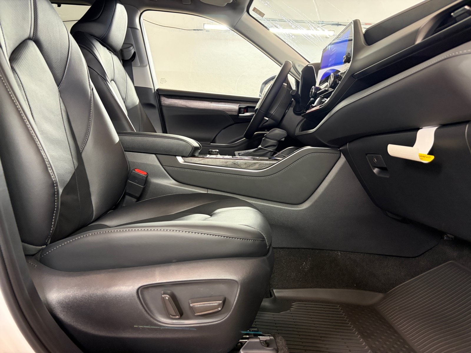 New 2026 Toyota Highlander Limited AWD/4WD image 19