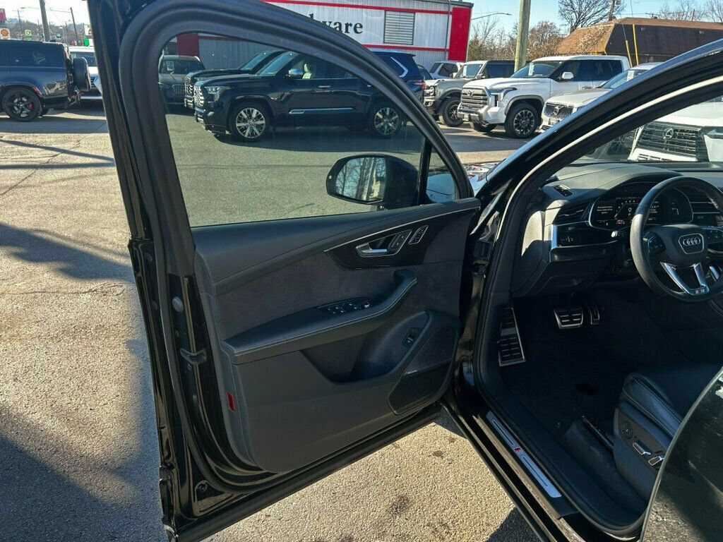 Used 2024 Audi SQ7 Prestige image 8