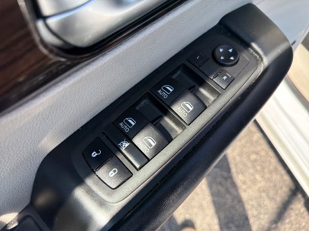 Used 2022 Chrysler Pacifica Limited image 30