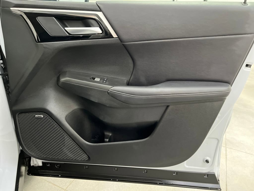 Used 2025 Mitsubishi Outlander SE image 25