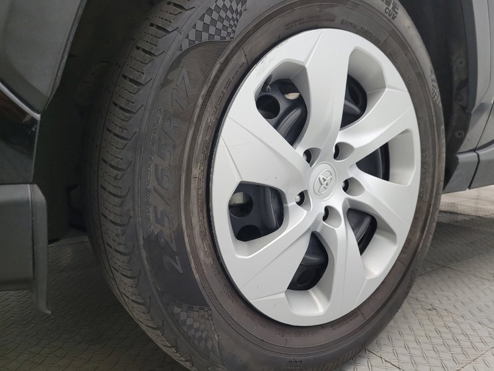 Used 2021 Toyota RAV4 LE w/ Carpet Mat Package (TMS) image 31