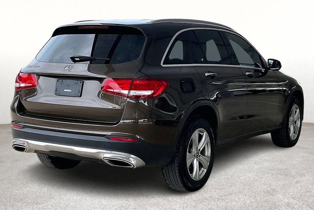 Used 2018 Mercedes-Benz GLC 300 w/ Premium Package image 2