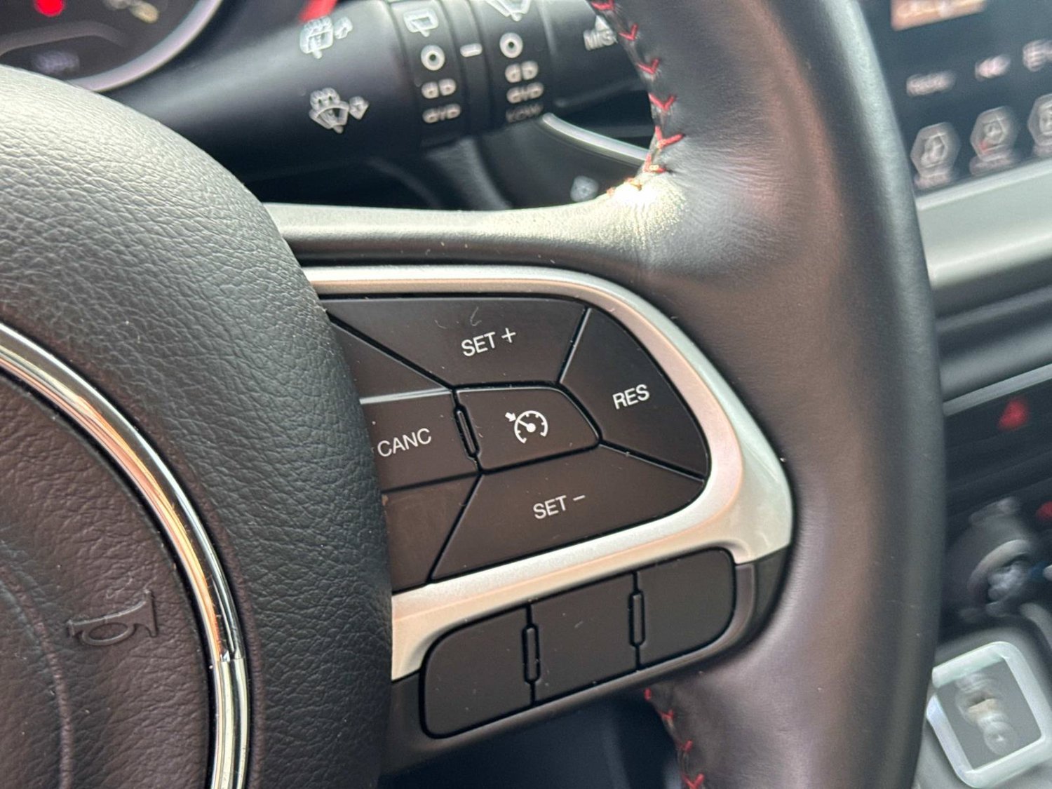 Used 2018 Jeep Compass Trailhawk w/ Cold Weather Group AWD/4WD image 34