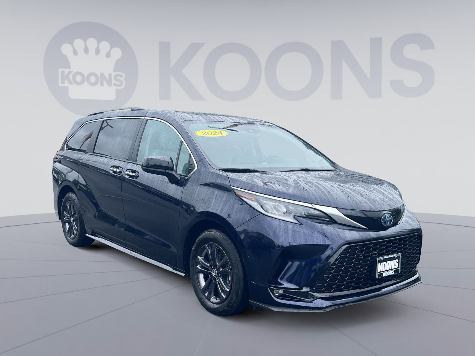 Used 2024 Toyota Sienna XSE w/ XSE Plus Package AWD/4WD image 2