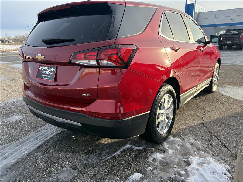 Used 2023 Chevrolet Equinox LT image 3