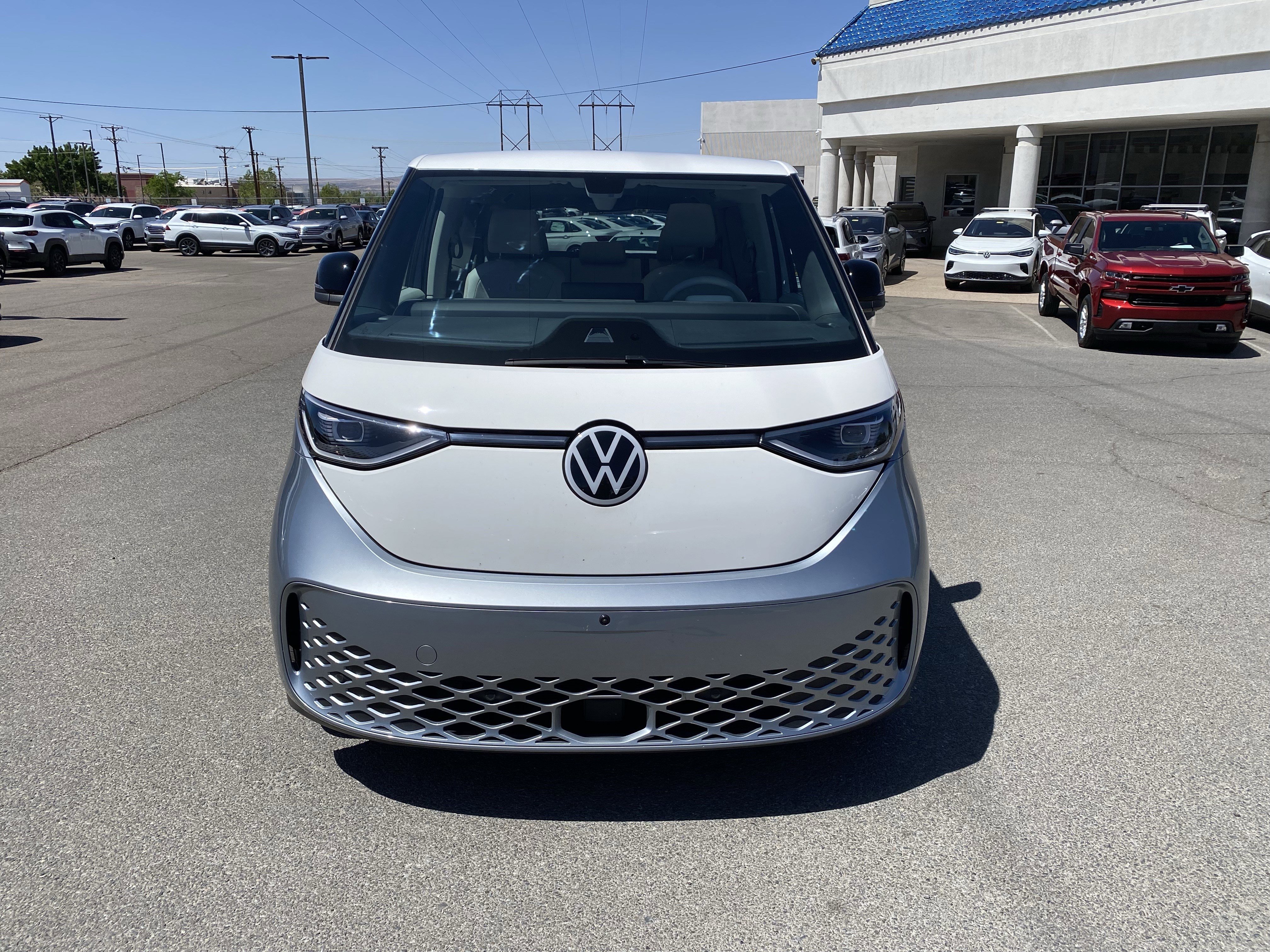 Used 2025 Volkswagen ID. Buzz 1st Edition image 43