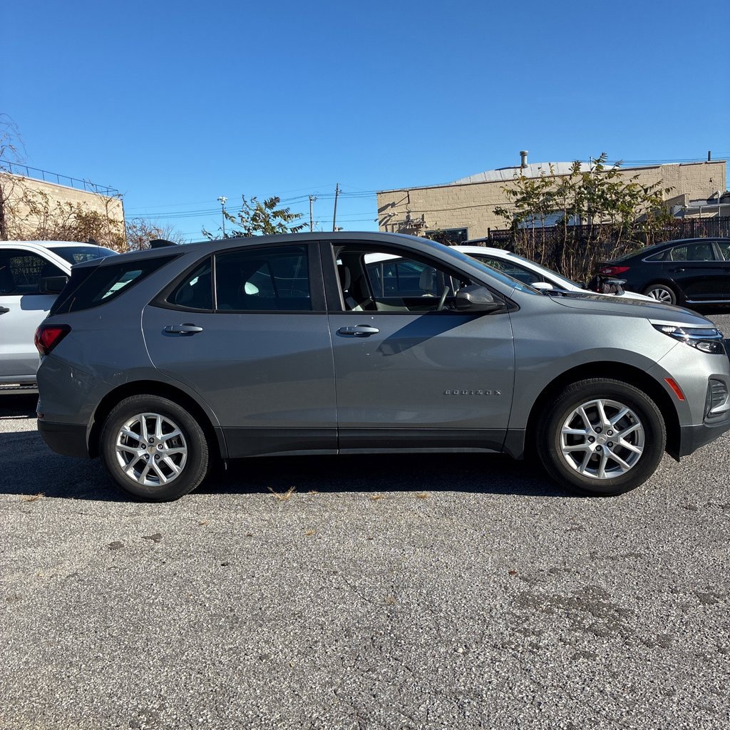 Used 2023 Chevrolet Equinox LS image 2