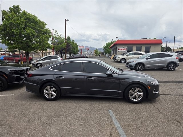 Used 2022 Hyundai Sonata SE image 3