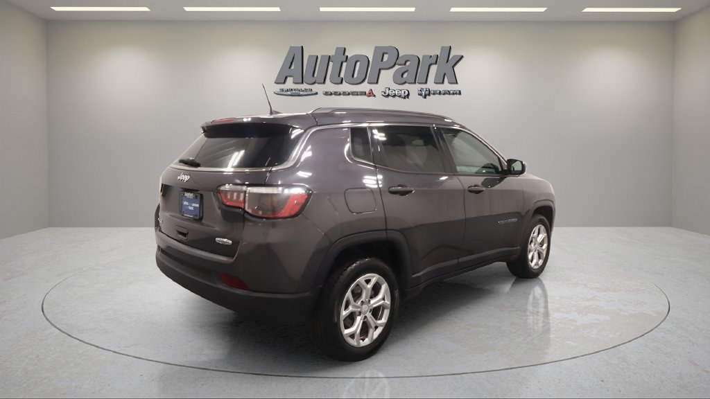 Used 2024 Jeep Compass Latitude AWD/4WD image 7