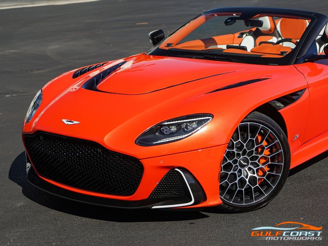 Used 2023 Aston Martin DBS Superleggera Volante RWD image 11