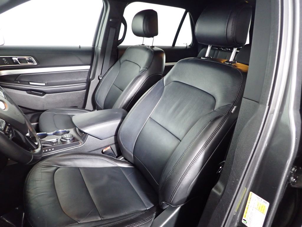 Used 2017 Ford Explorer XLT w/ Equipment Group 202A image 27