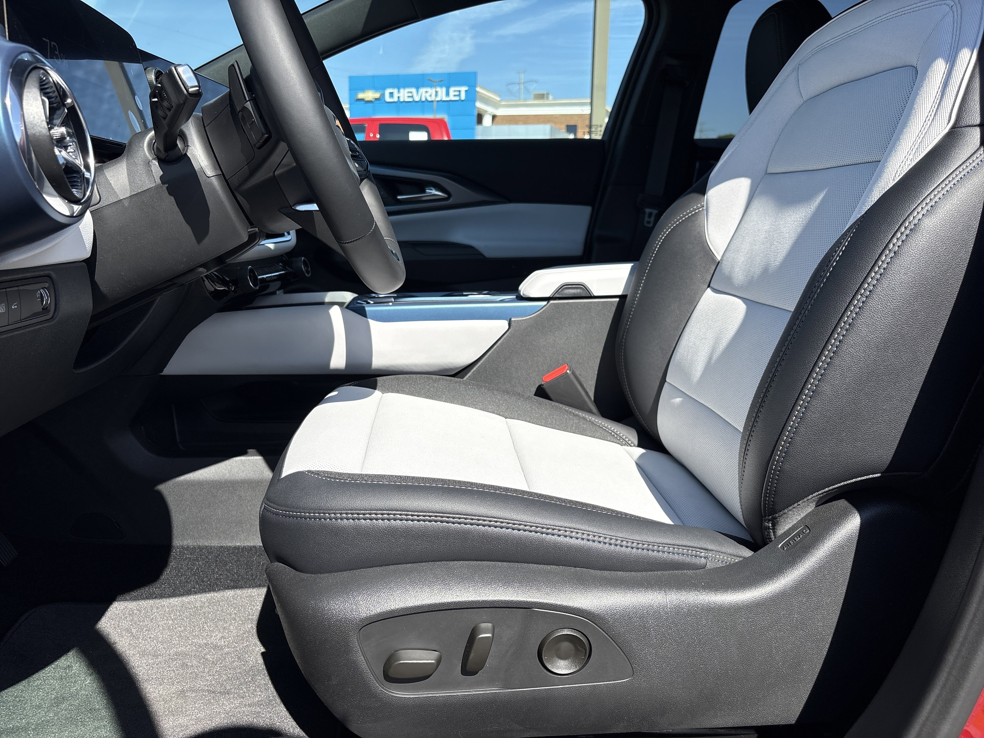 New 2026 Chevrolet Equinox EV LT w/ Convenience Package II image 9