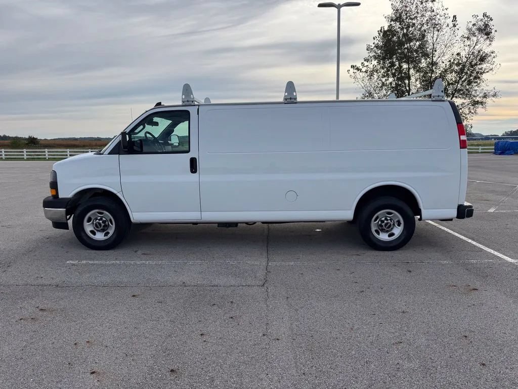 Used 2020 GMC Savana 3500 Extended w/ Driver Convenience Package RWD image 4