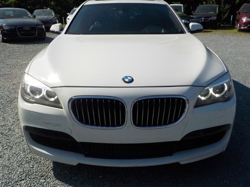 Used 2014 BMW 750i w/ Executive Package RWD image 8