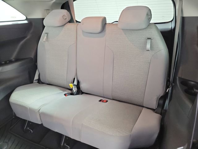 Used 2025 Toyota Sienna LE FWD image 14