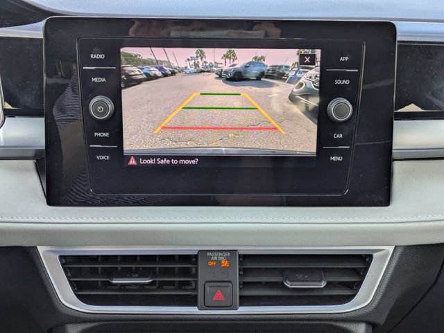 Certified 2025 Volkswagen Taos SE FWD image 21