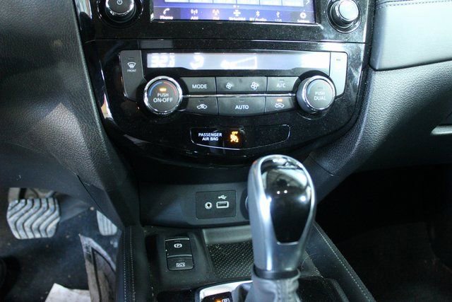 Used 2020 Nissan Rogue SL image 20