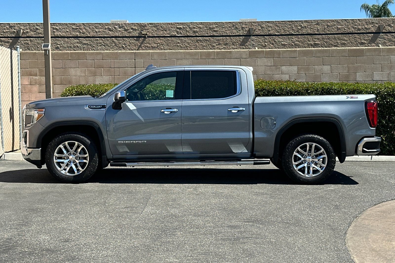 Certified 2020 GMC Sierra 1500 SLT w/ SLT Premium Package AWD/4WD image 7