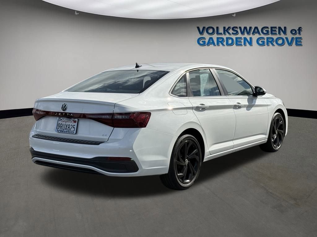 Used 2025 Volkswagen Jetta SE image 7