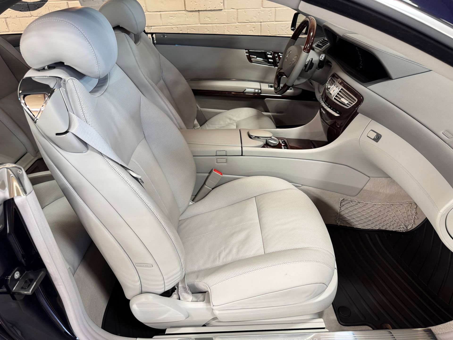 Used 2011 Mercedes-Benz CL 550 4MATIC image 25