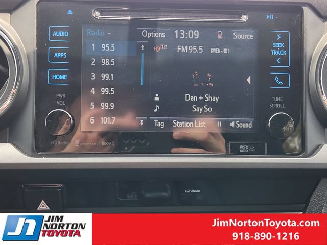 Used 2017 Toyota Tacoma TRD Off-Road w/ Tow Package (A/T) AWD/4WD image 18