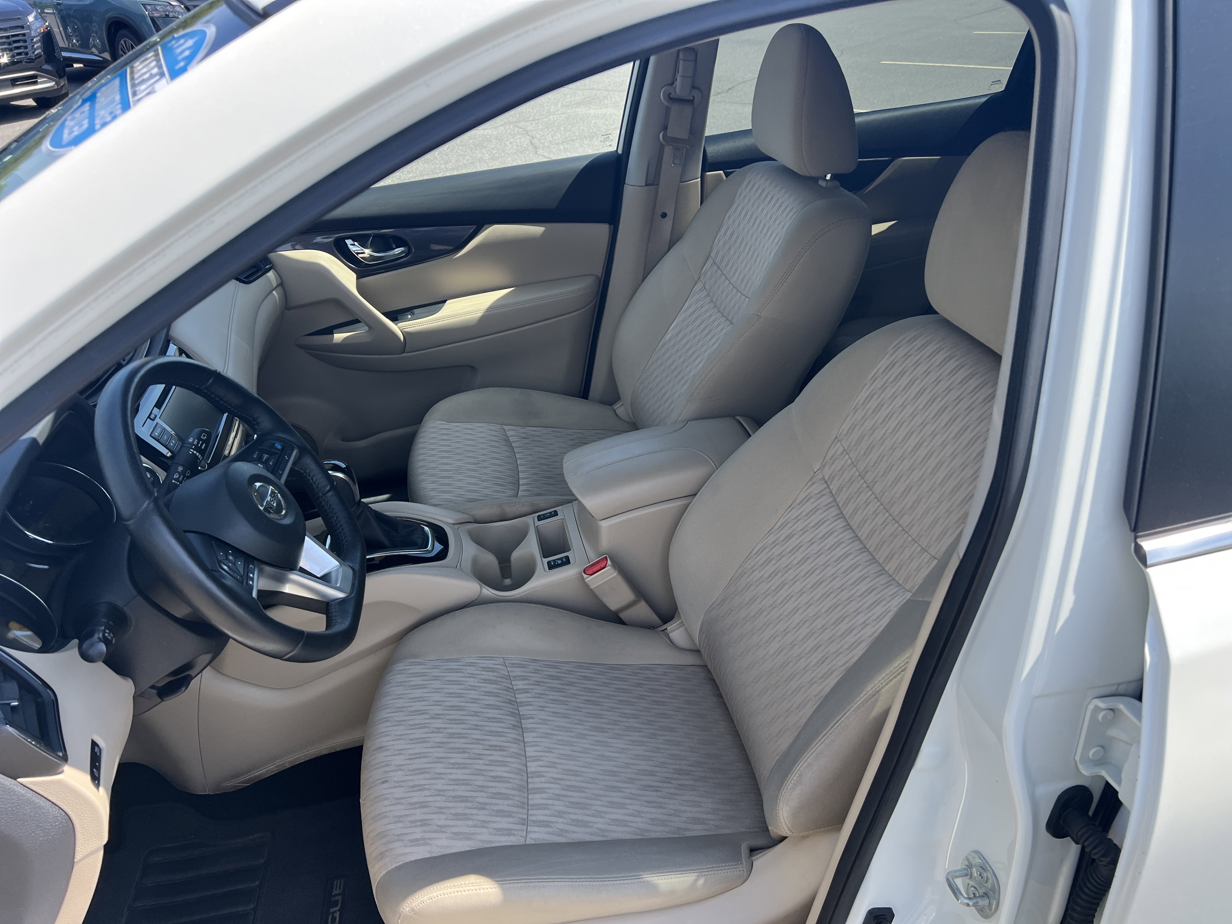 Used 2019 Nissan Rogue SV w/ Premium Package AWD/4WD image 13