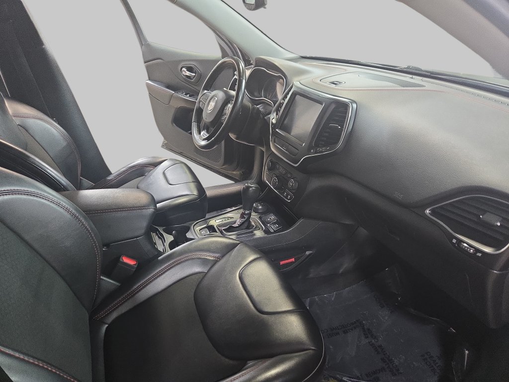 Used 2019 Jeep Cherokee Trailhawk w/ Cold Weather Group AWD/4WD image 11