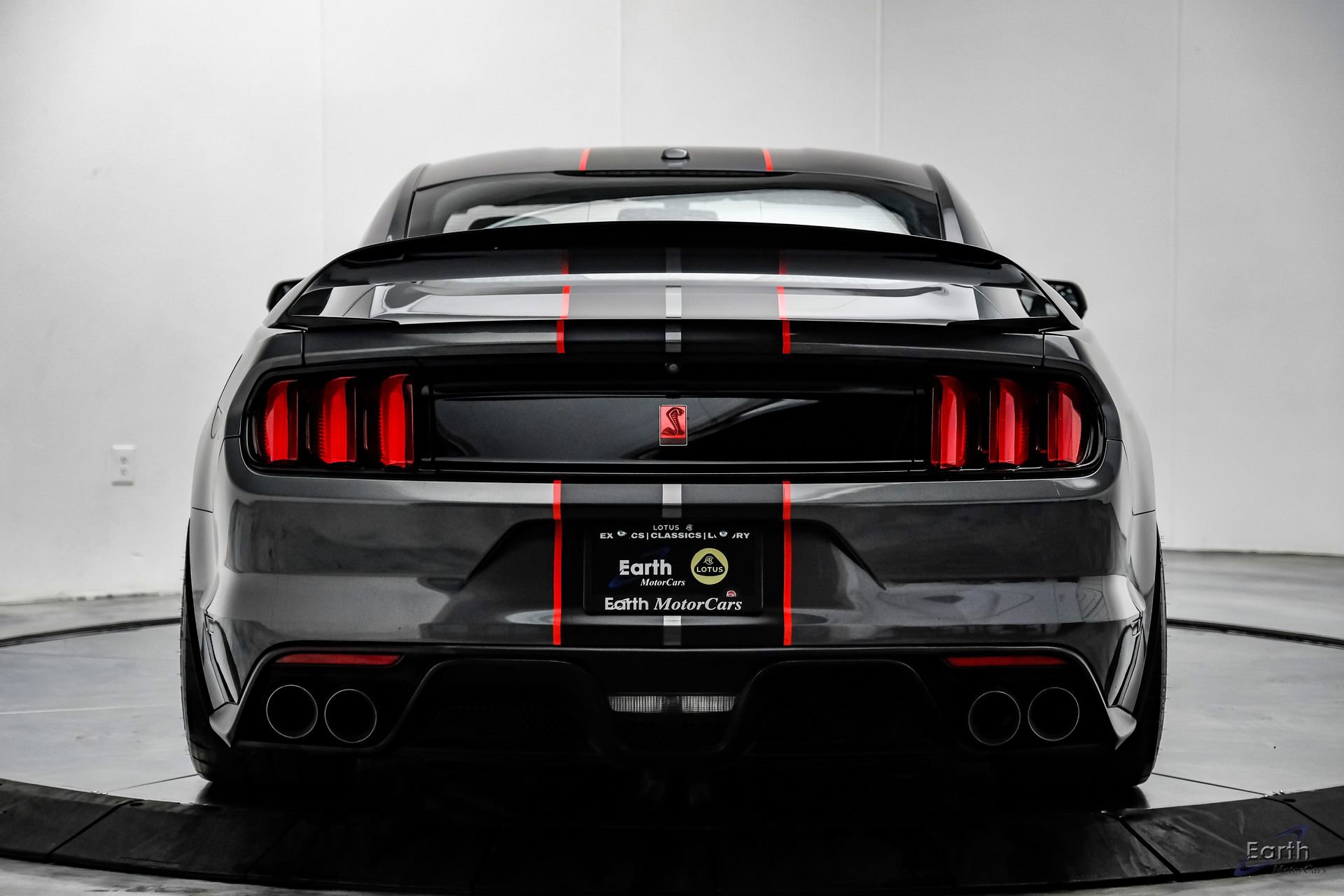 Used 2016 Ford Mustang Shelby GT350R w/ GT350R Equipment Group 920A RWD image 12