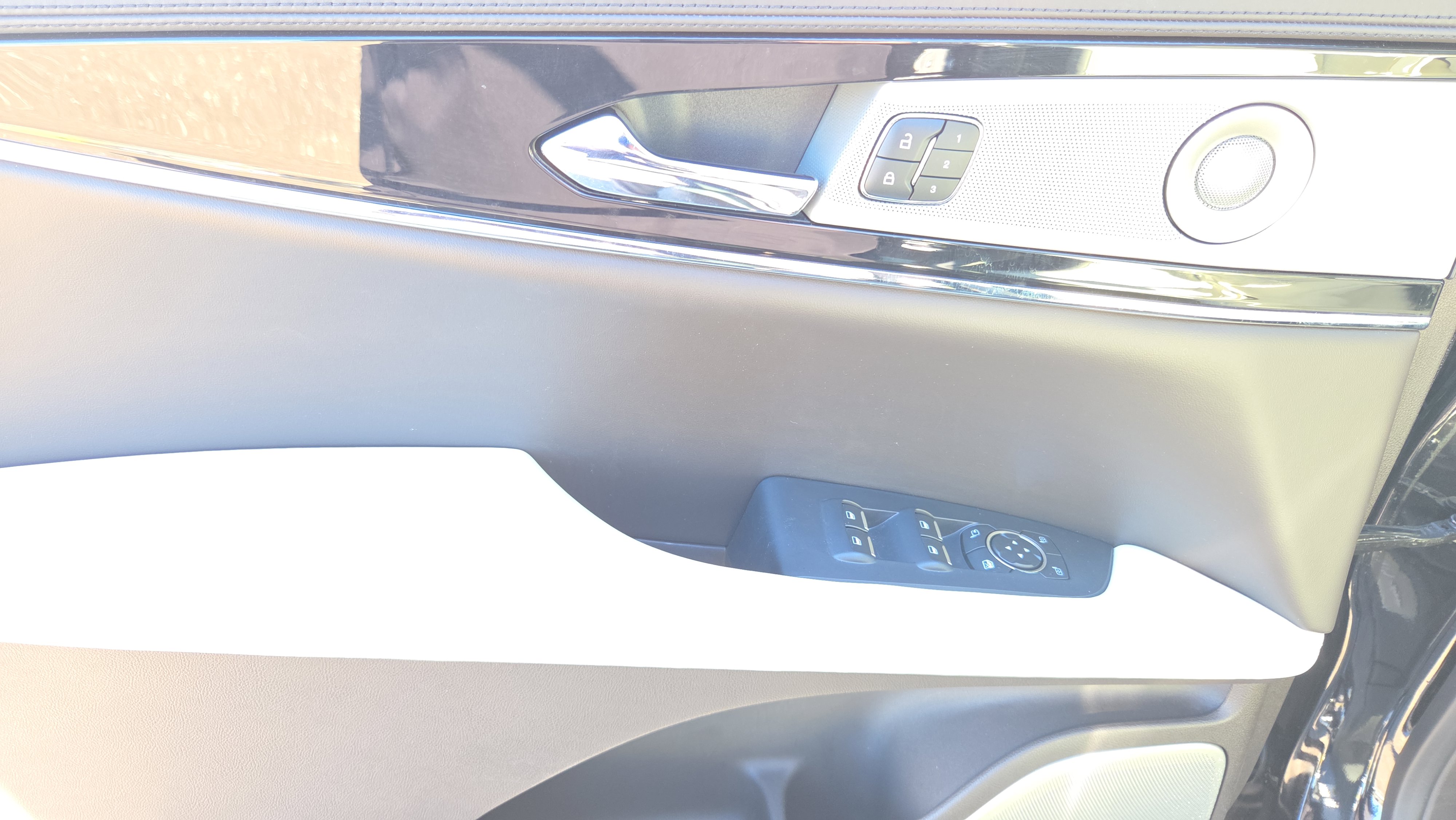 Used 2022 Lincoln Nautilus Black Label w/ Cargo Utility Package image 16